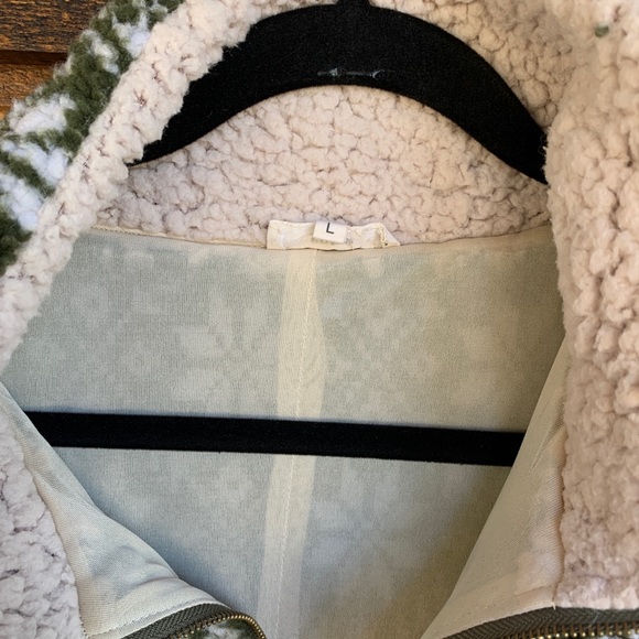 Patterned Fleece - Picture 3 of 5